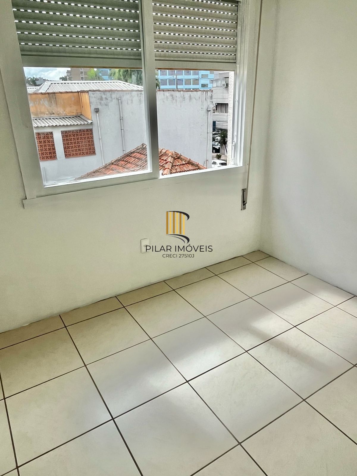 Excelente JK transformado em 01 dormitório, sala, cozinha e banheiro.