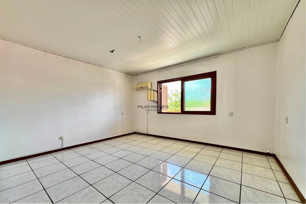 Casa 5 dormitórios no bairro Igara