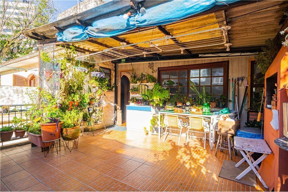 Casa 5 dormitórios no bairro Petrópolis