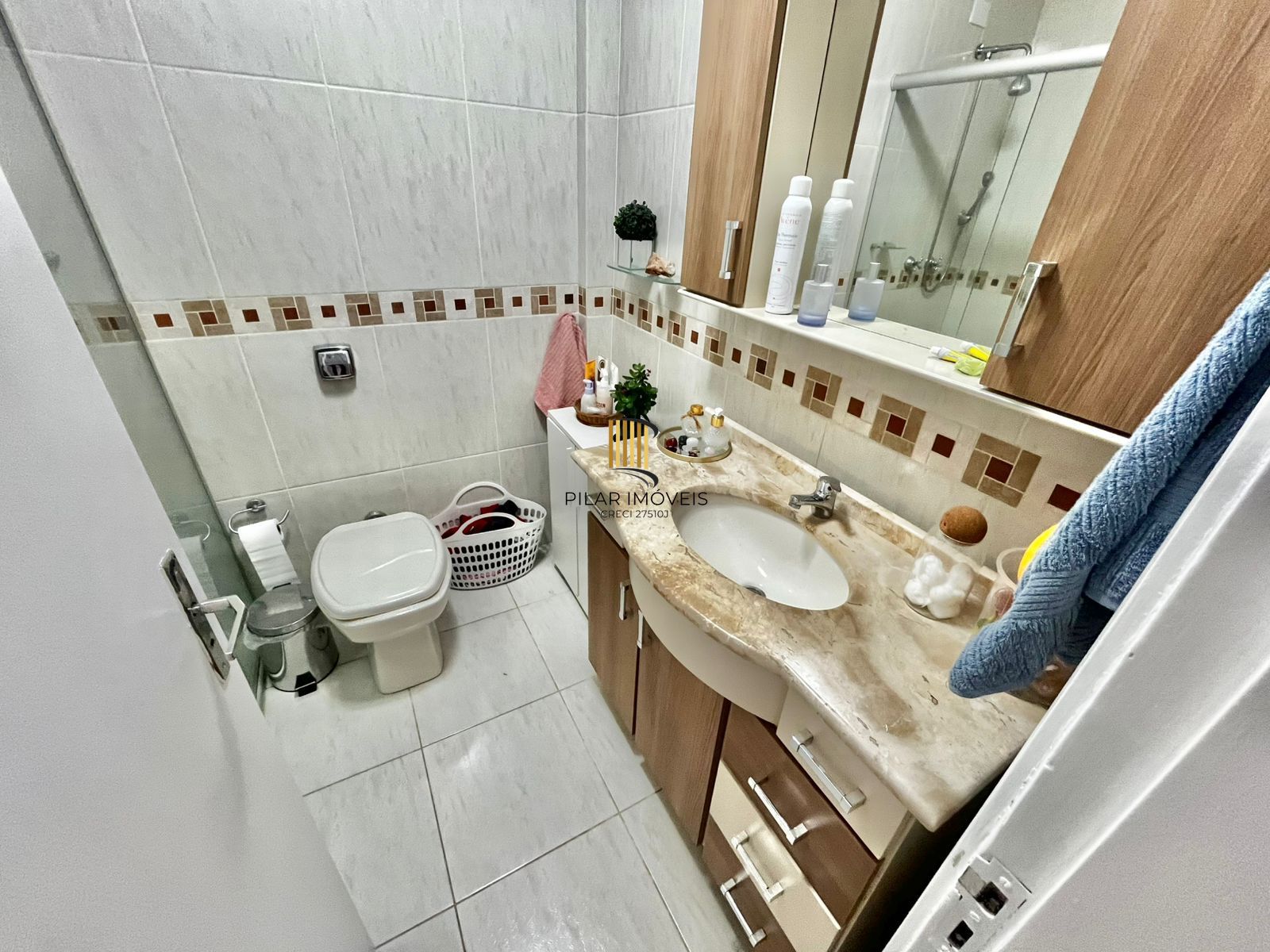 Apto de 02 dorm, banho, sala, coz, area, banho aux, dep, vaga no Cristo Redentor