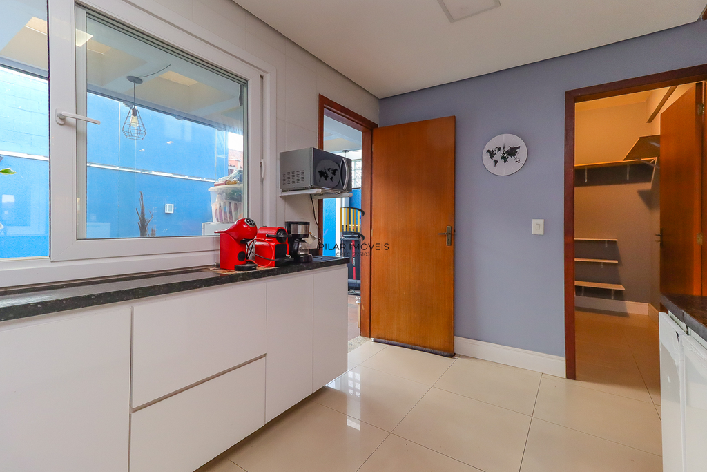 Casa 3 dormitórios no bairro Hípica