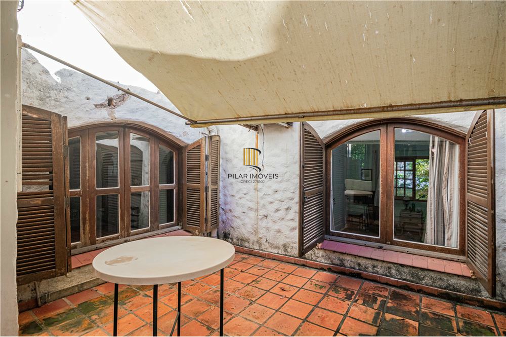 Casa 5 dormitórios no bairro Petrópolis