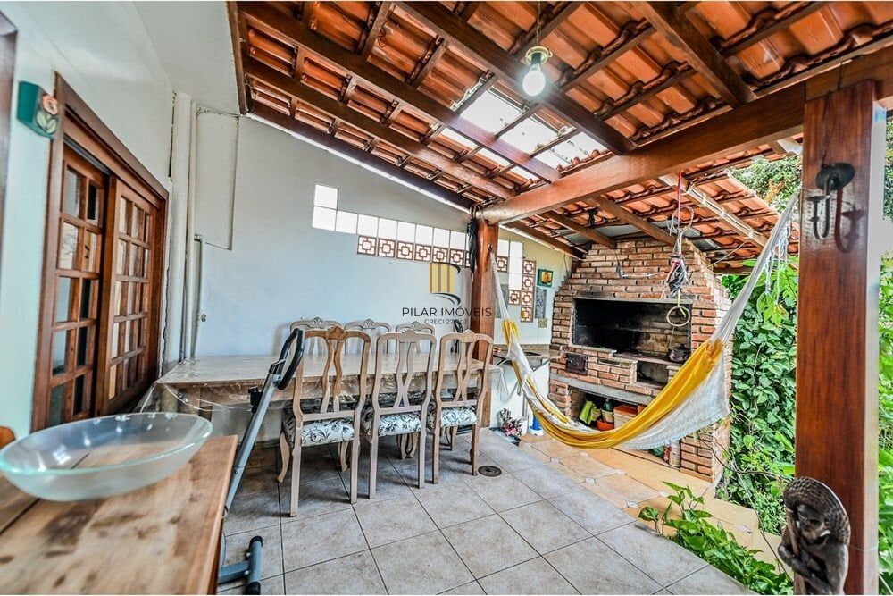 Casa de Condomínio 4 dormitórios no bairro Santa Tereza