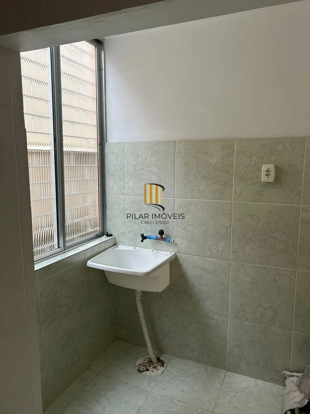 Apto 02 dorm, 60 m2, térreo, no Bairro São João, próximo a Assis Brasil
