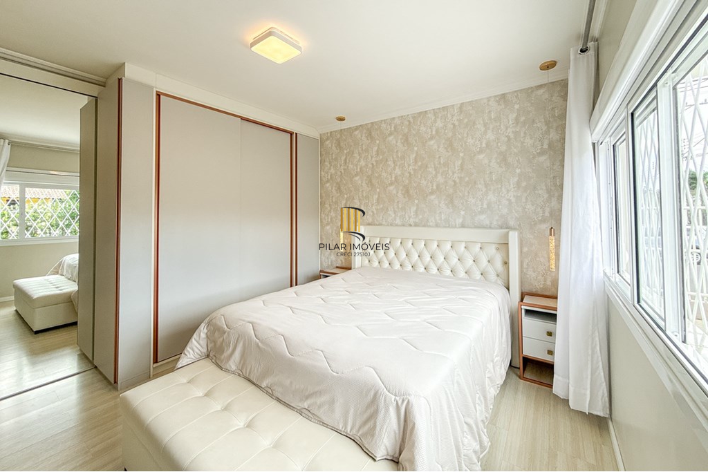 Casa 3 dormitórios no bairro Igara