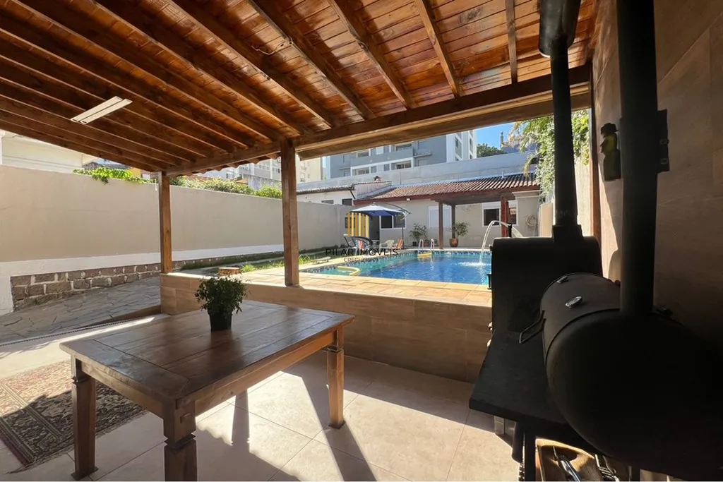 Casa 4 dormitórios no bairro Petrópolis