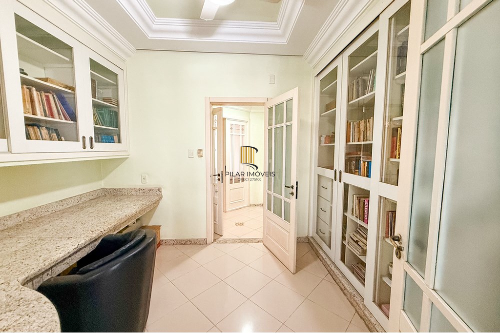 Casa 6 dormitórios no bairro Nossa Senhora das Graças