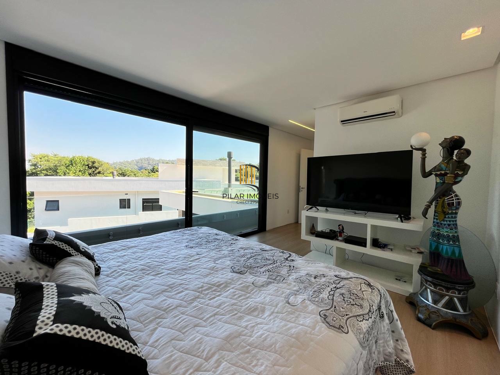 Casa de Condomínio 4 dormitórios no bairro Vila Nova