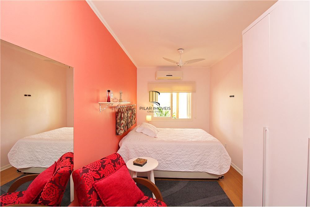Casa 3 dormitórios no bairro Medianeira
