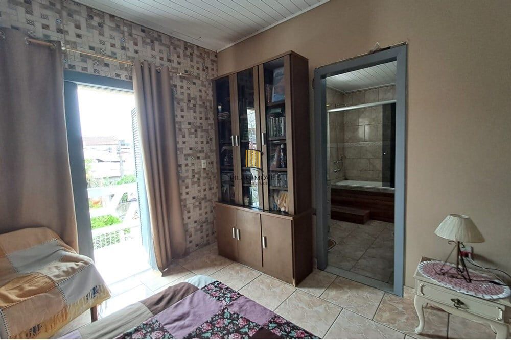 Casa 3 dormitórios no bairro Jardim Algarve