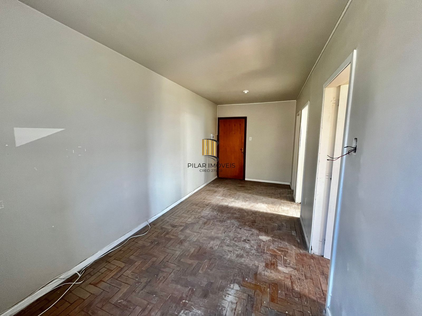 Apto de 01 dorm, no Passo da Areia, 45 m2, 2 lances de escada, ótima localização