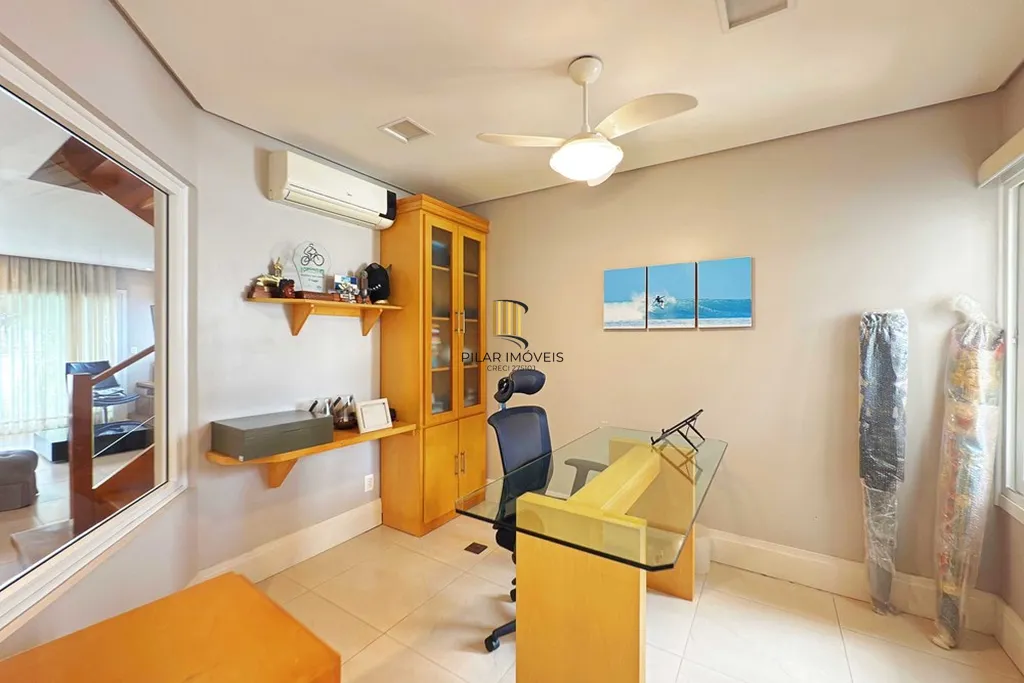 Casa 3 dormitórios no bairro Hípica