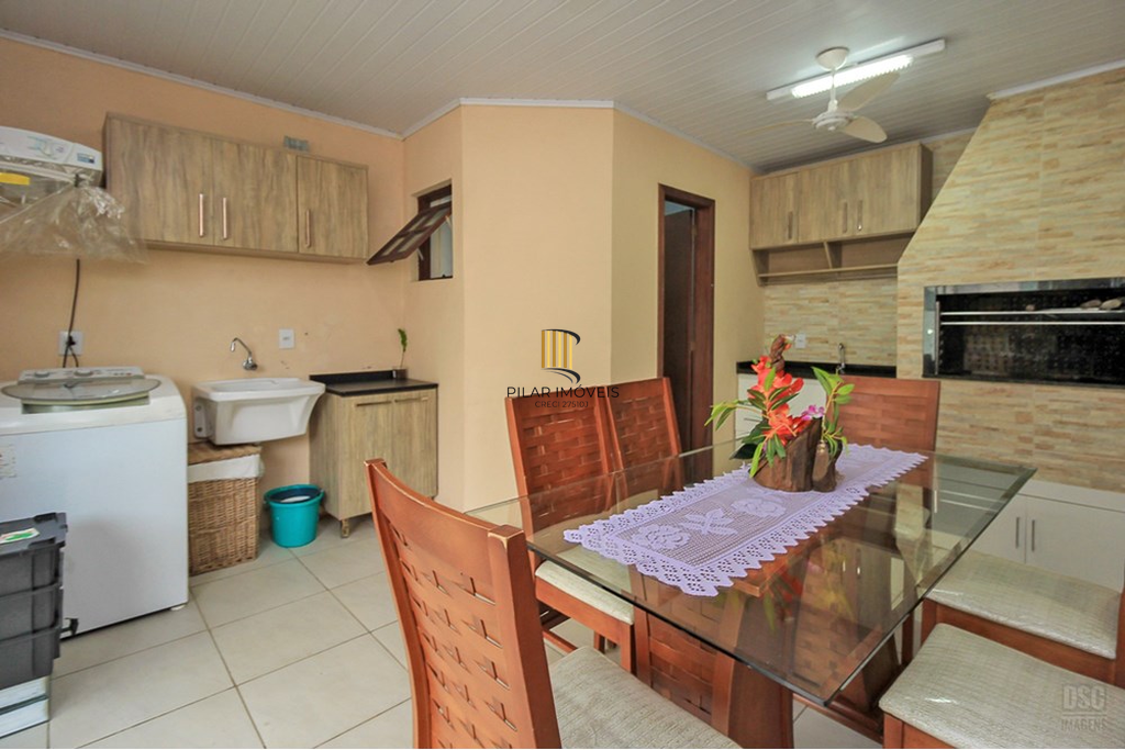 Casa 3 dormitórios no bairro Guarujá