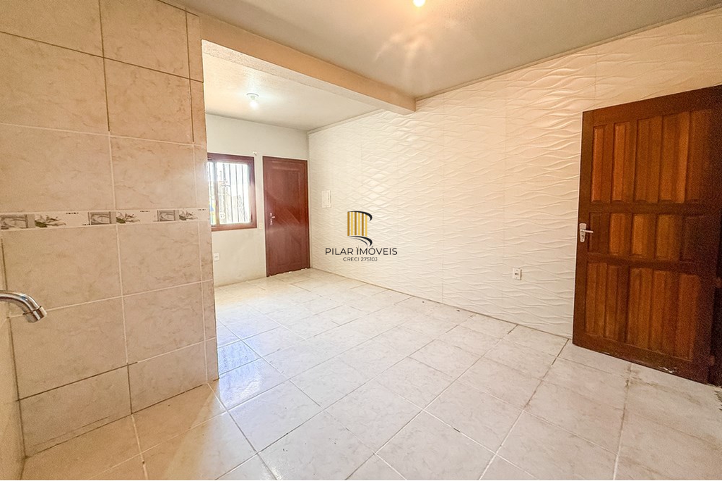 Casa 2 dormitórios no bairro Olaria