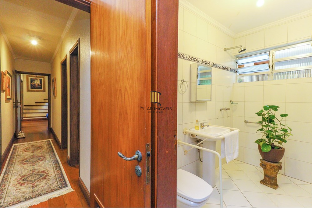 Casa 4 dormitórios no bairro Três Figueiras