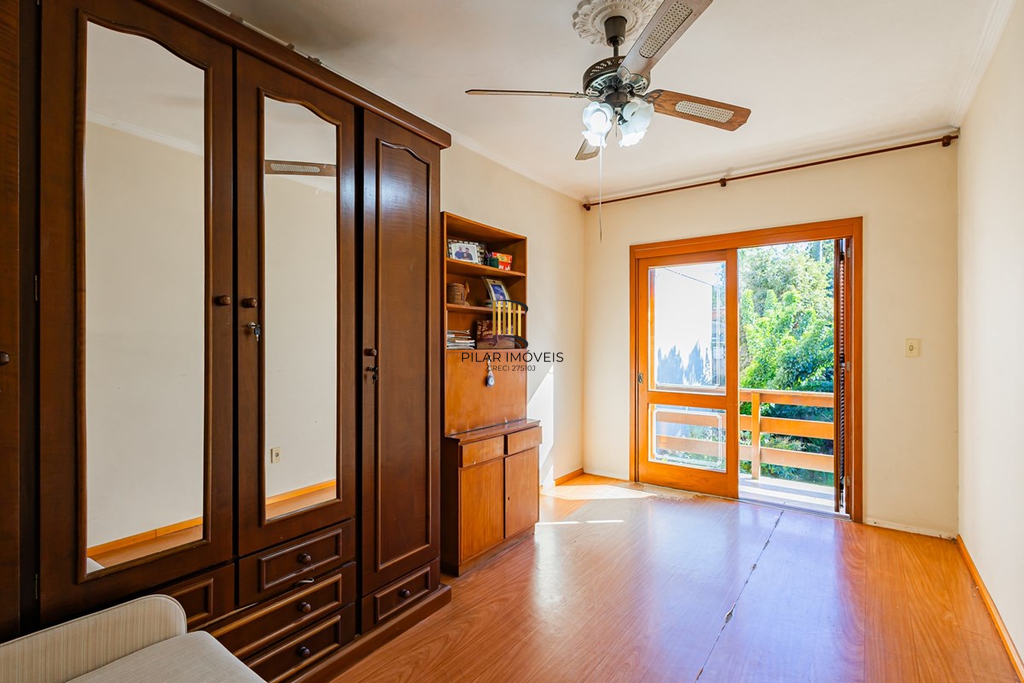 Casa 4 dormitórios no bairro Medianeira