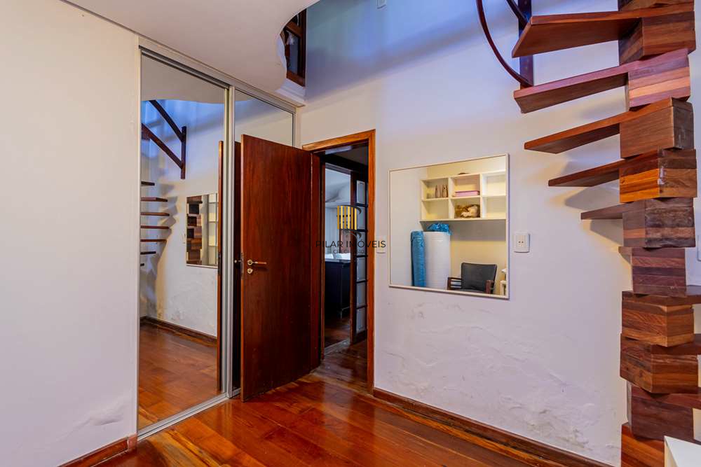 Casa 6 dormitórios no bairro Tristeza