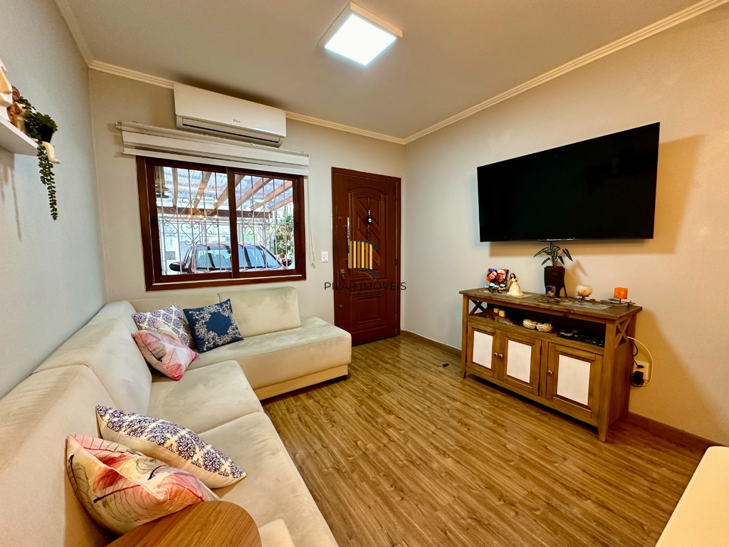 Casa 2 dormitórios no bairro Hípica