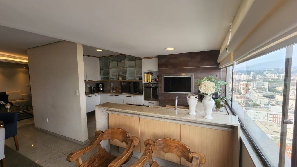 Apartamento 3 dormitórios no bairro Menino Deus