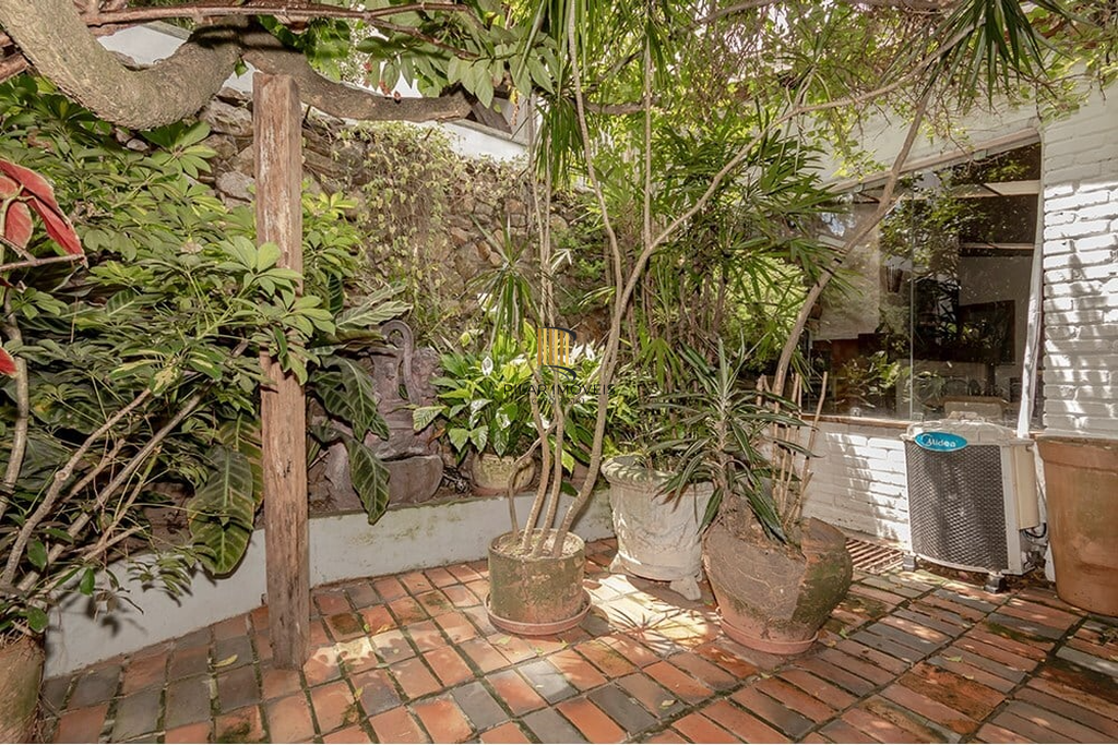 Casa 4 dormitórios no bairro Ipanema