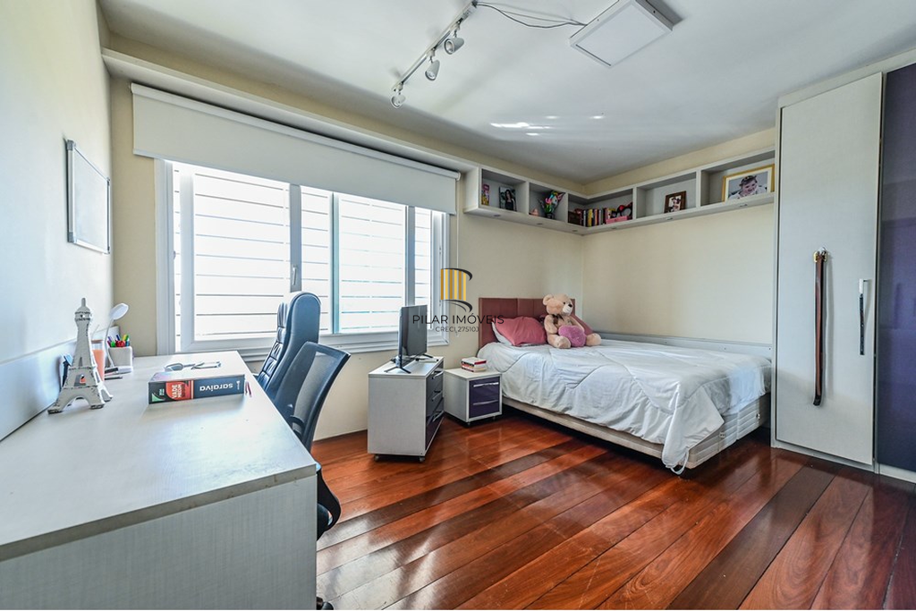 Casa 4 dormitórios no bairro Morro Santana