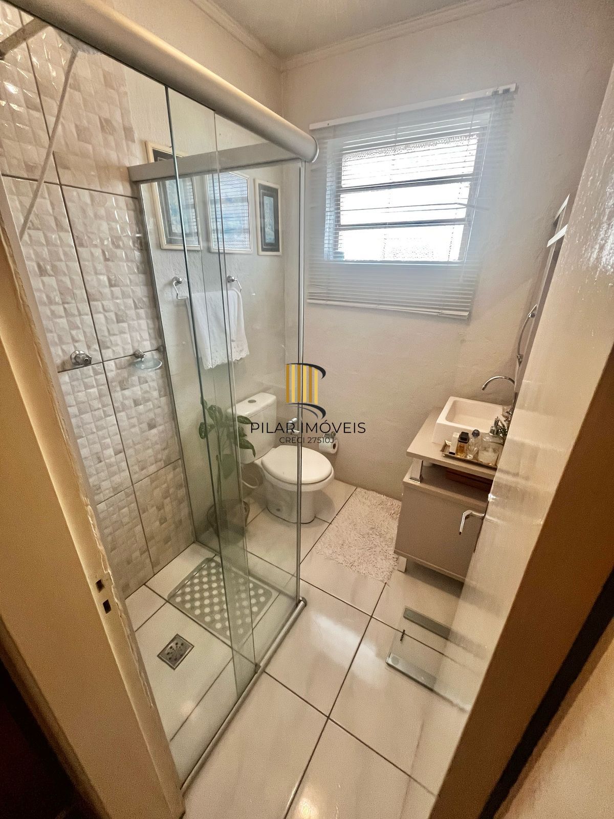 01 dormitório, junto ao Nacional Leopoldina, sala, banheiro, cozinha e área