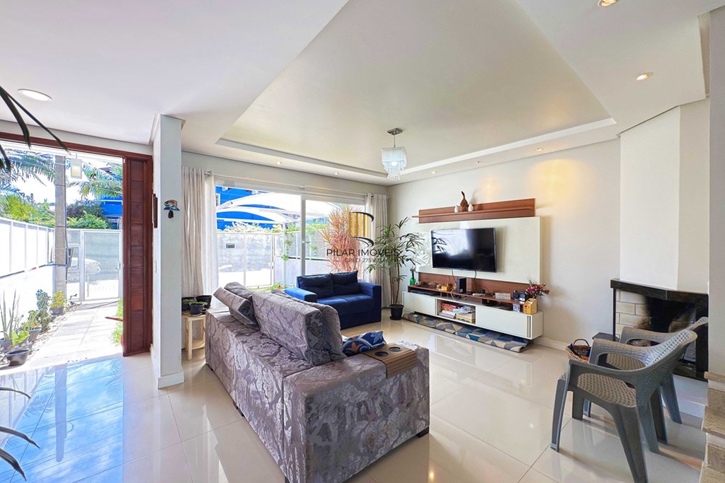 Casa 3 dormitórios no bairro Hípica