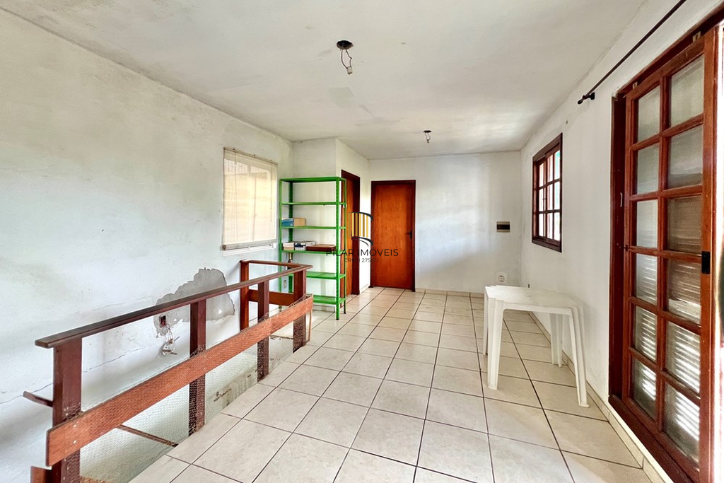 Casa 4 dormitórios no bairro Igara