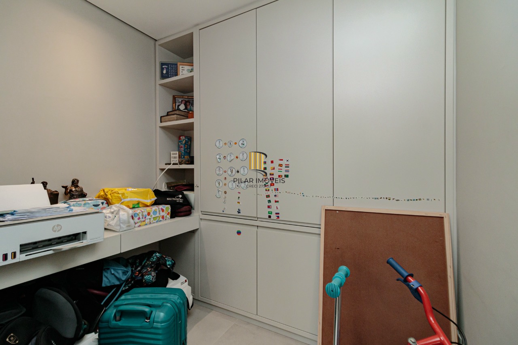 Apartamento 4 dormitórios no bairro Menino Deus
