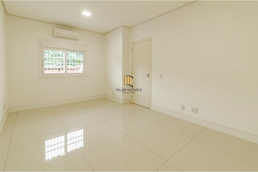 Casa 4 dormitórios no bairro Nonoai