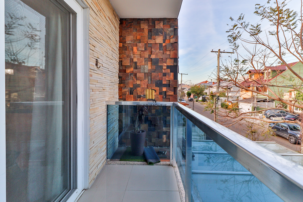 Casa 3 dormitórios no bairro Hípica