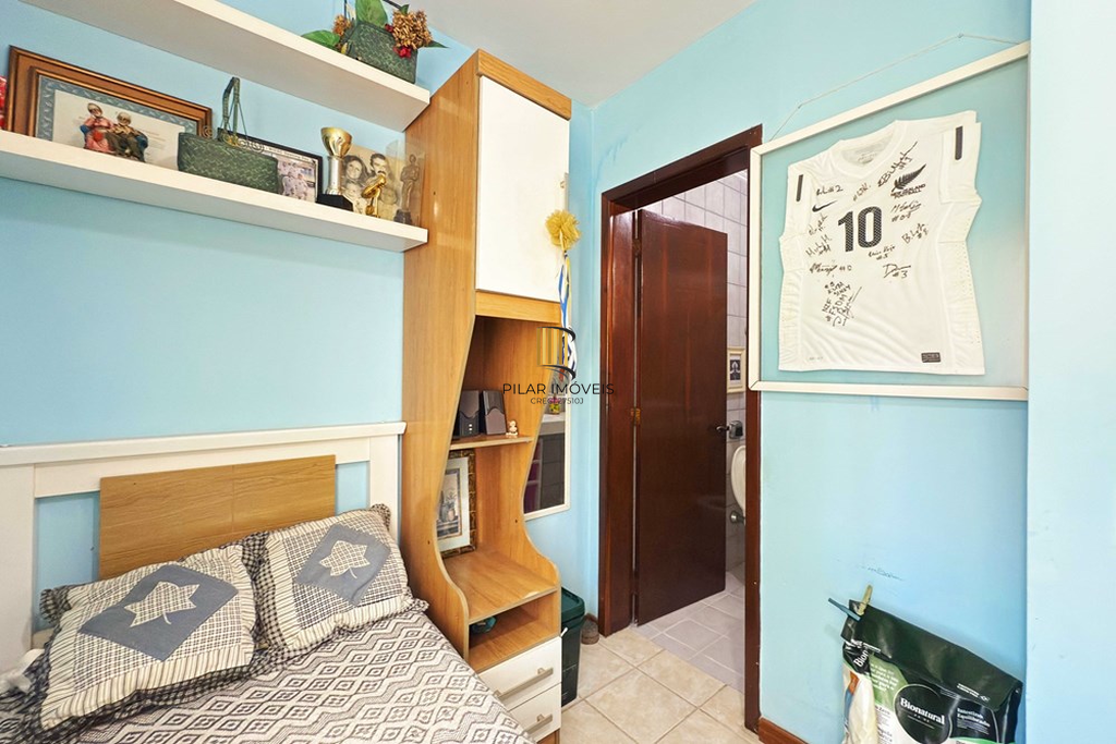 Casa 4 dormitórios no bairro Ipanema