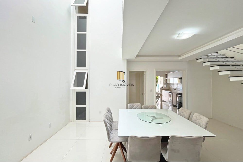 Casa 3 dormitórios no bairro Hípica