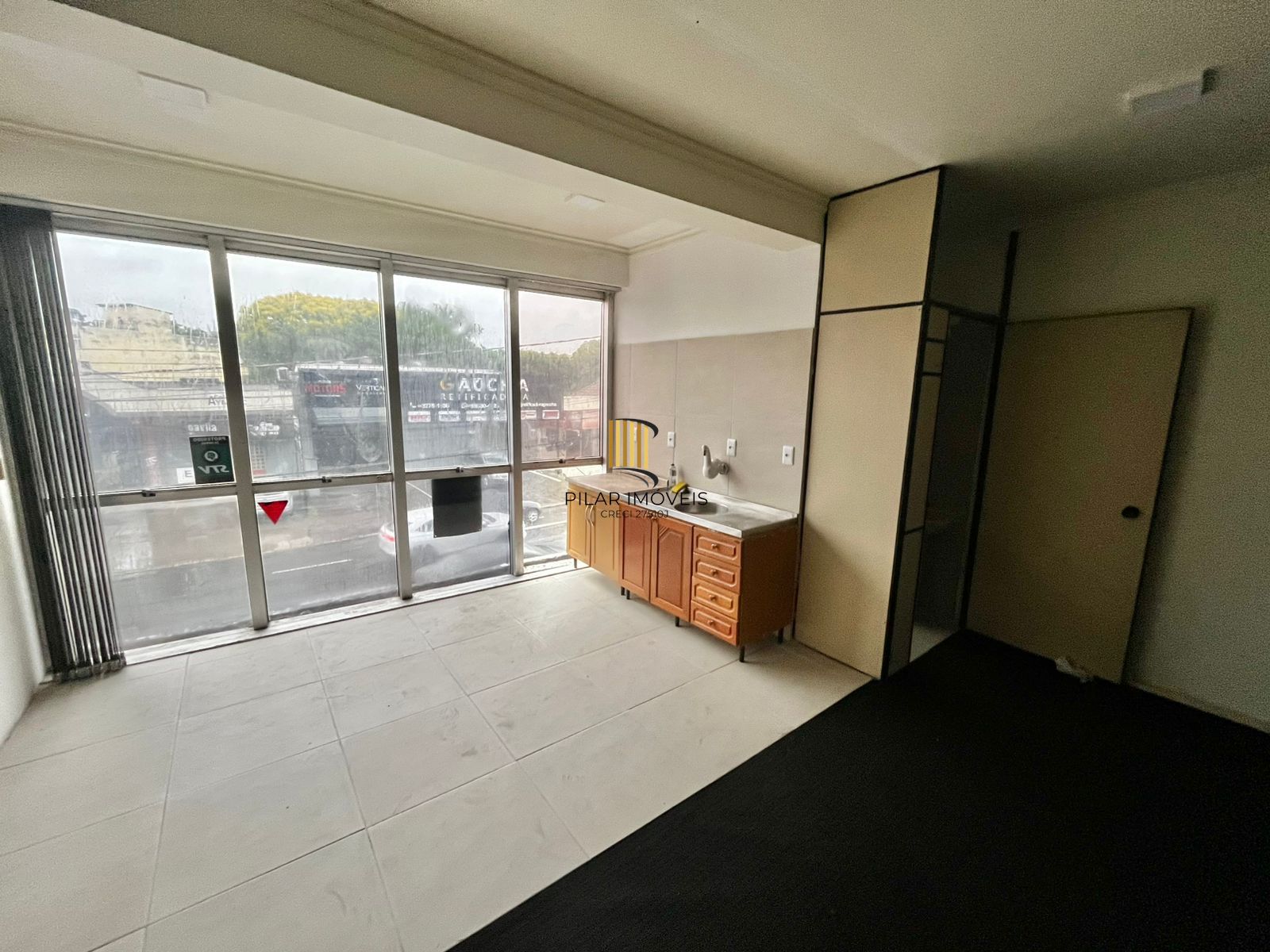 Kitnet amplo, com 47 m2, prédio com elevador, próximo do Zequinha