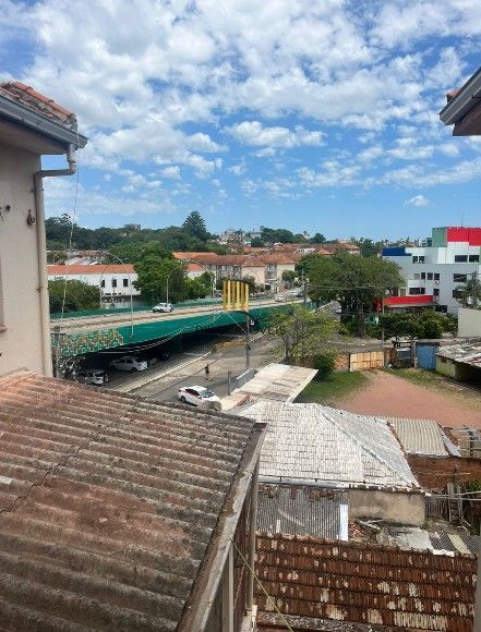 Apto de 02 dorm + dep, 02 banhos, sala, cozinha, área,  junto ao viaduto Obirici