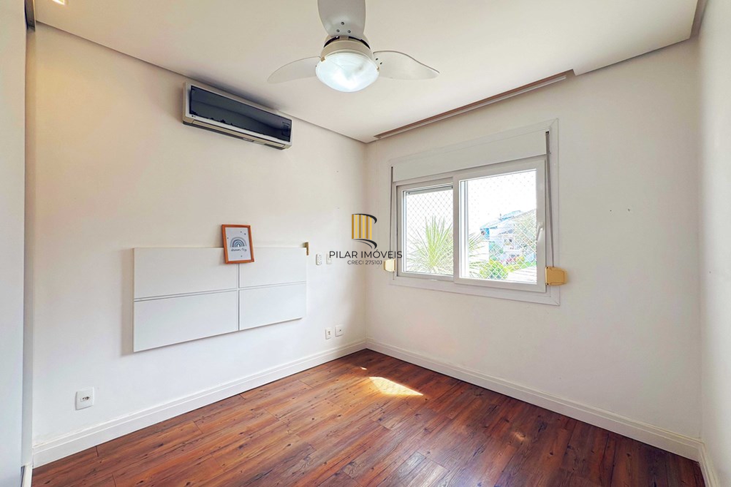 Casa 3 dormitórios no bairro Hípica