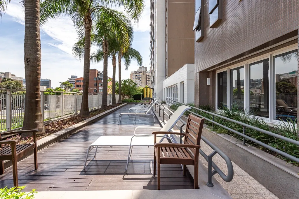 Apartamento 4 dormitórios no bairro Menino Deus