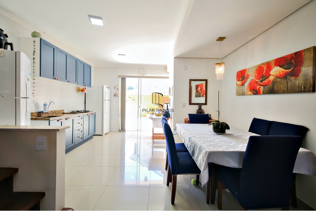 Casa 3 dormitórios no bairro Guarujá