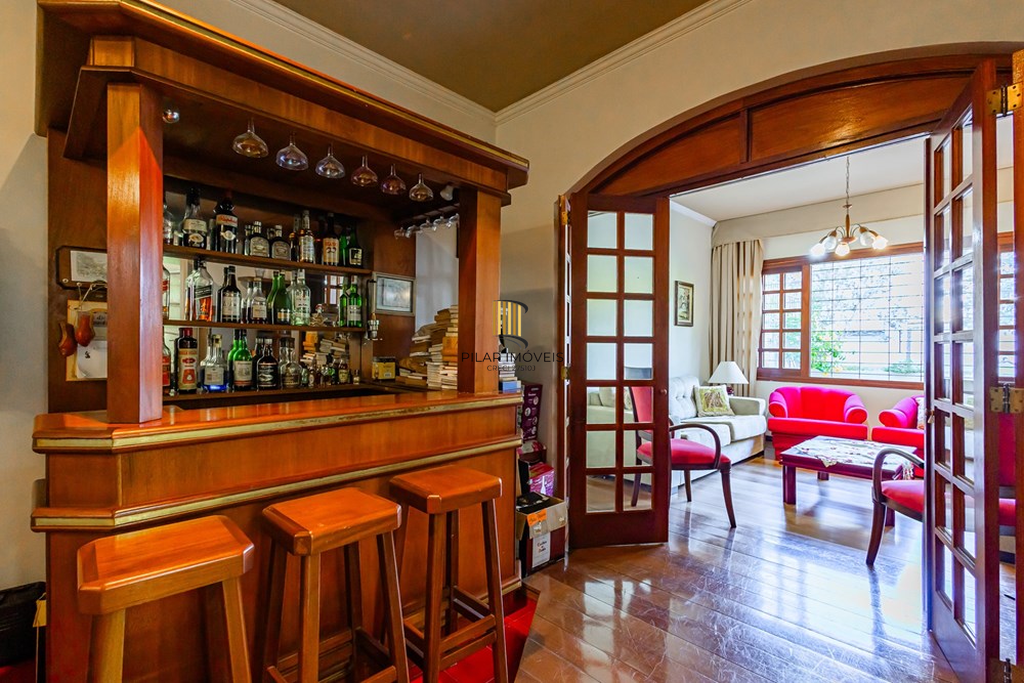 Casa 5 dormitórios no bairro Petrópolis
