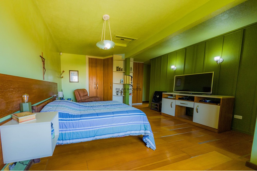 Casa 4 dormitórios no bairro Centro