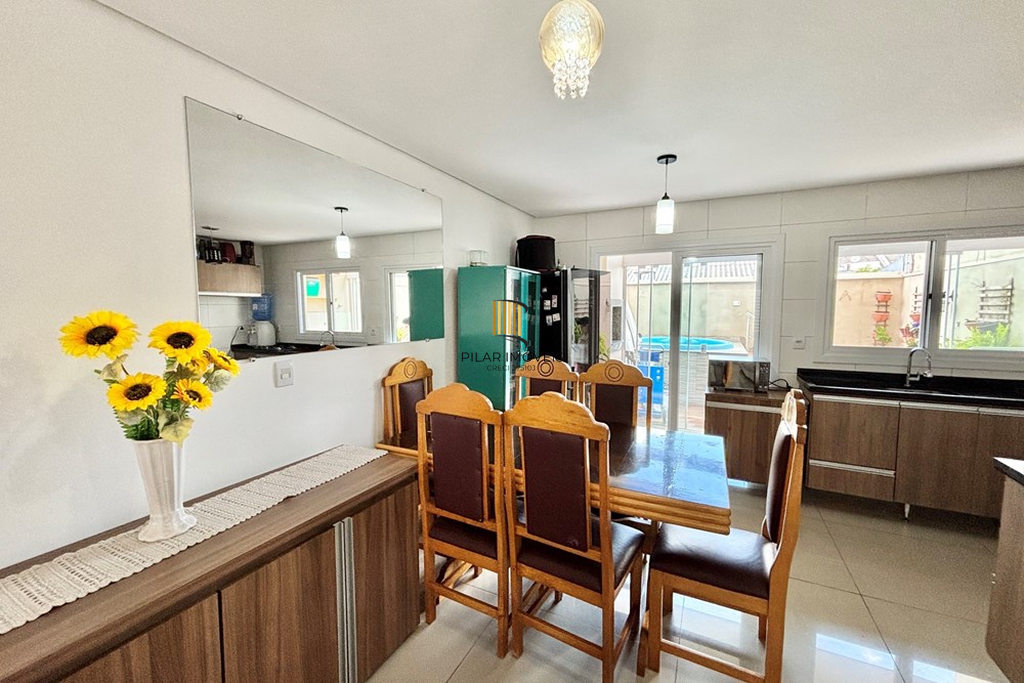 Casa 3 dormitórios no bairro Igara