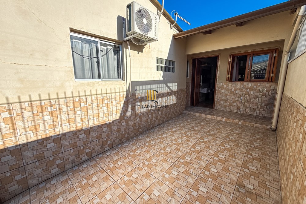 Casa 3 dormitórios no bairro Igara