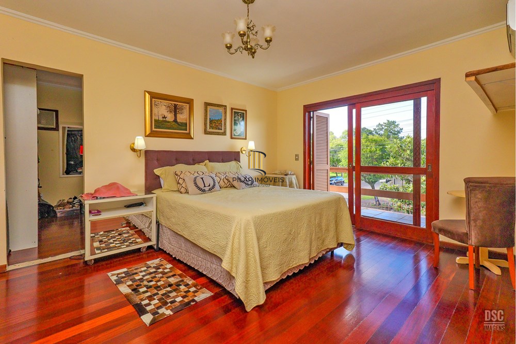 Casa 6 dormitórios no bairro Rubem Berta