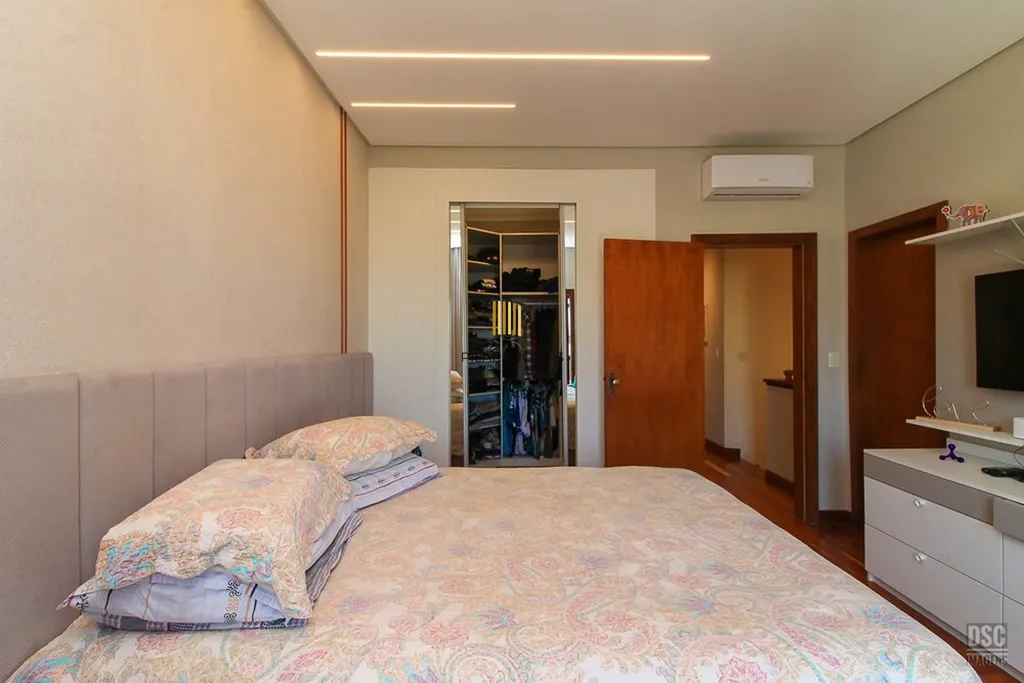 Casa 3 dormitórios no bairro Hípica