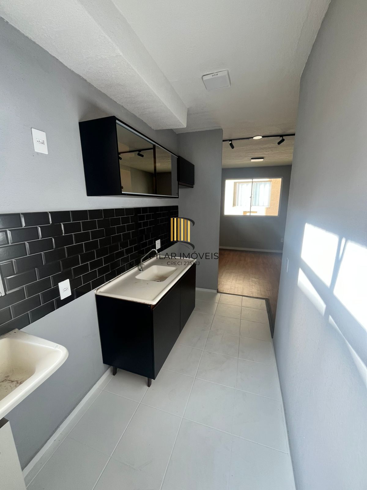 Apto 2 Dormitórios, Térreo, Sala, Cozinha, Banheiro, 01 vaga garagem-rotativa