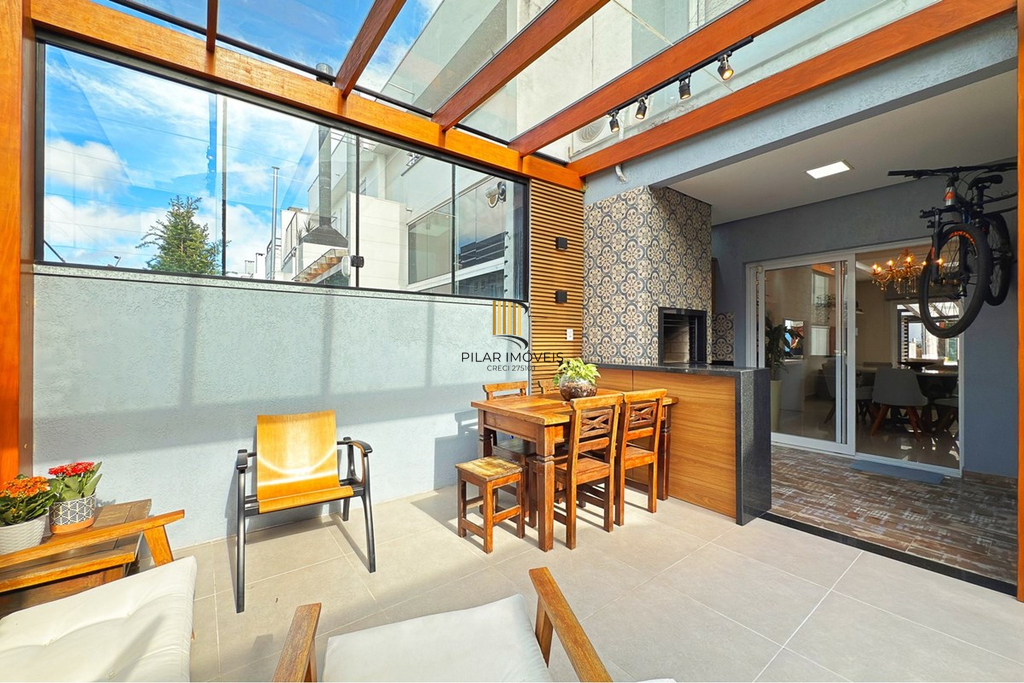 Casa 3 dormitórios no bairro Hípica