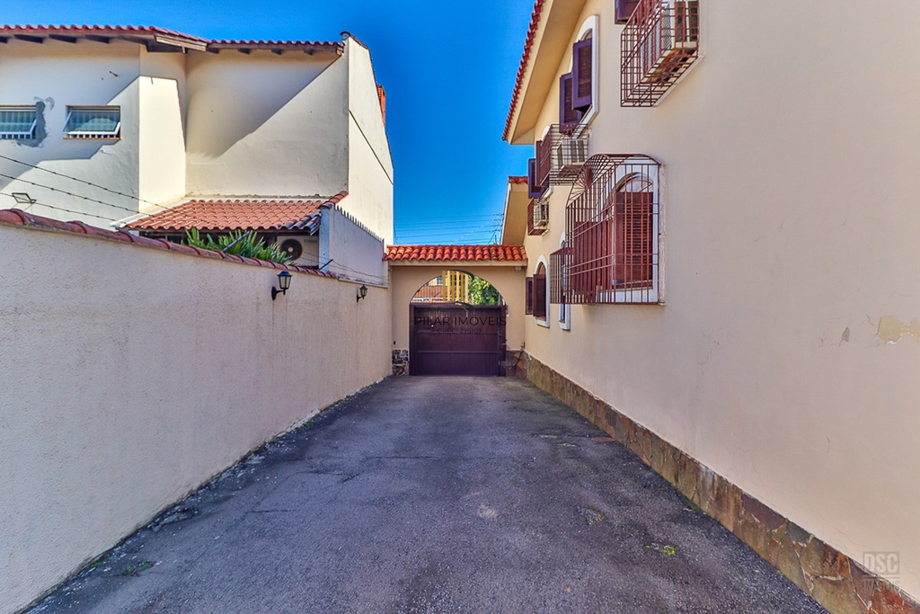 Casa 6 dormitórios no bairro Jardim Planalto