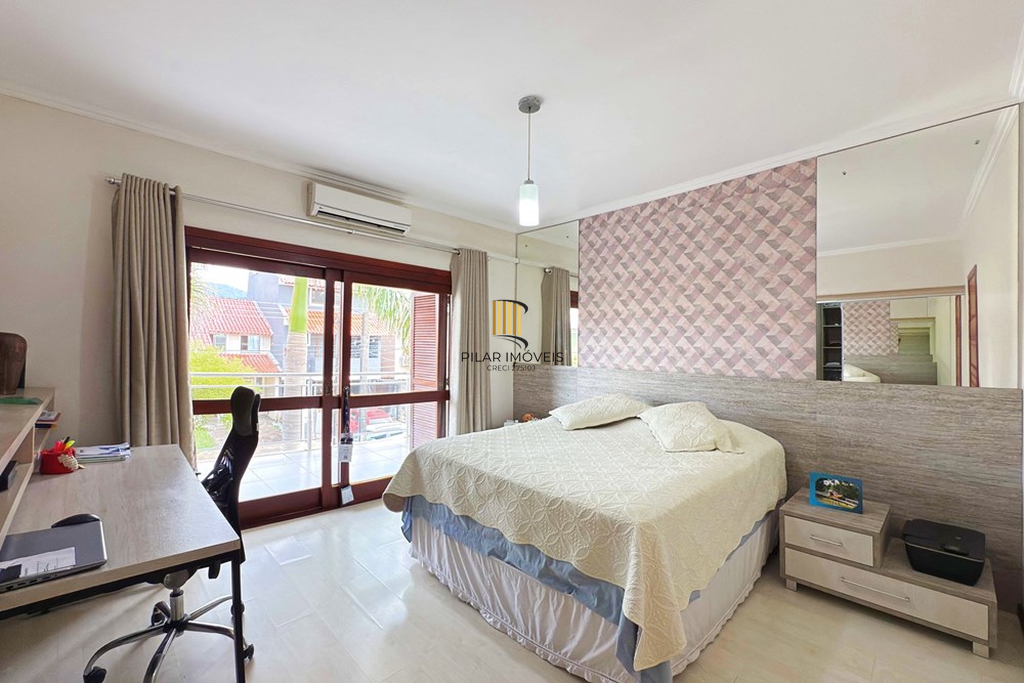 Casa de Condomínio 3 dormitórios no bairro Hípica