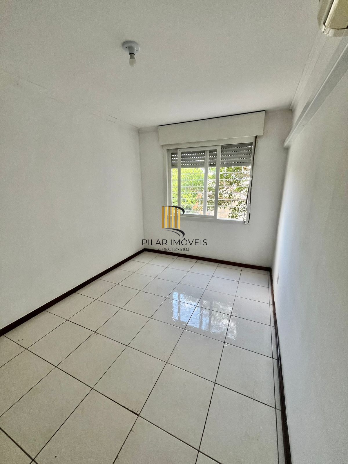 Apto 01 dorm com vaga no Cristo Redentor, 43 m2, 01 lance de escada