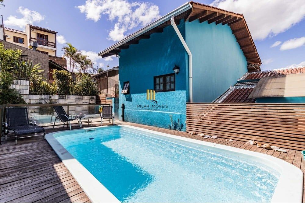 Casa 4 dormitórios no bairro Partenon
